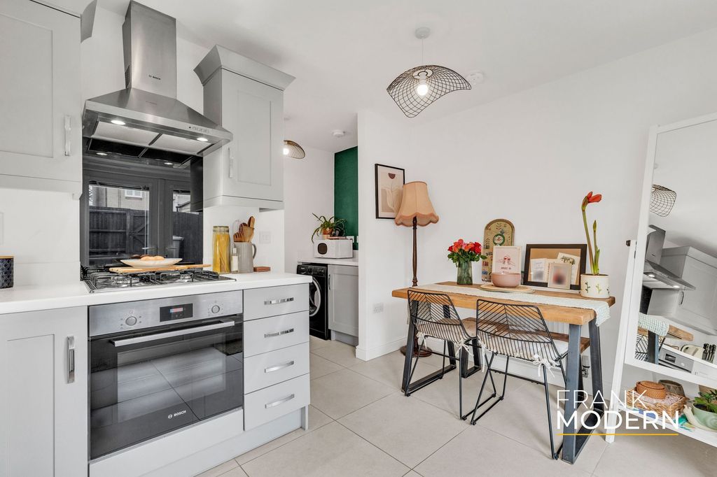 Property photo 3 of 23 Kitchen / Diner