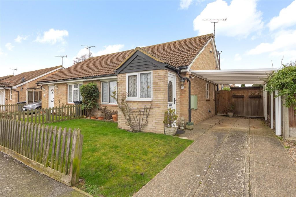 Property photo 1 of 11 The Meadows, Herne Bay