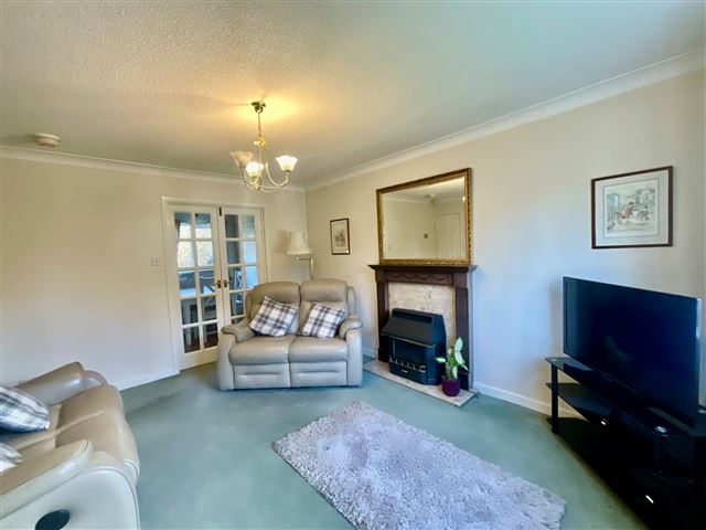 Property photo 3 of 19 Lounge