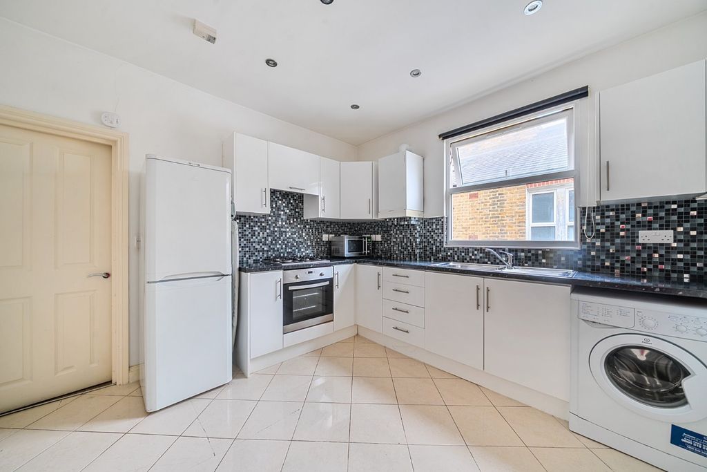 Property photo 2 of 8 Picture No. 10