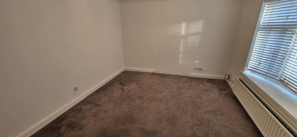 Property photo 2 of 14 Room 1