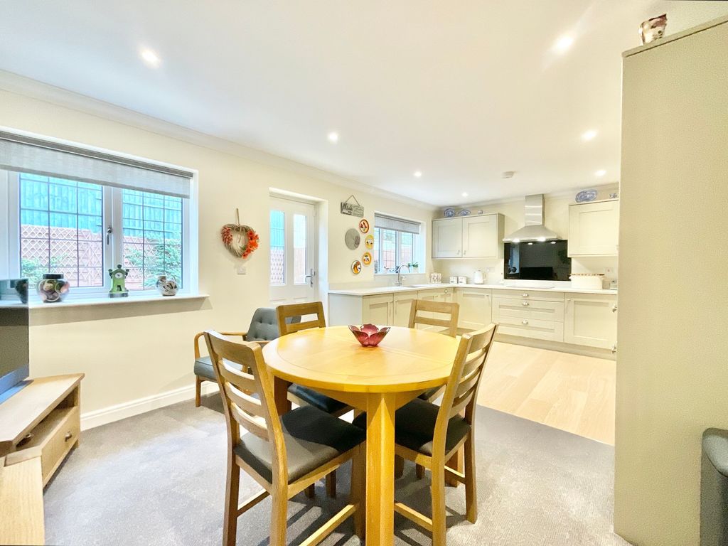 Property photo 2 of 22