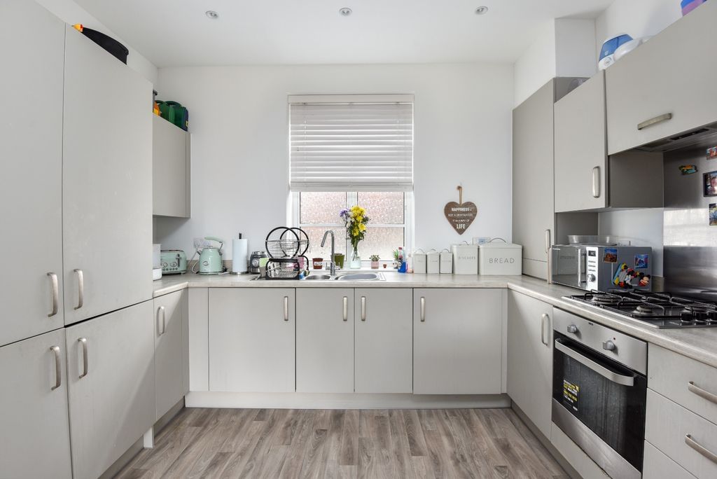 Property photo 2 of 17 4276953