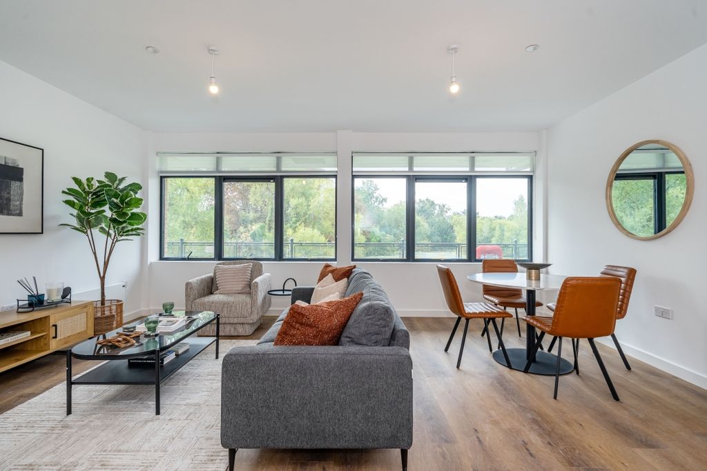 Property photo 3 of 11 6_30_Thecauseway_...