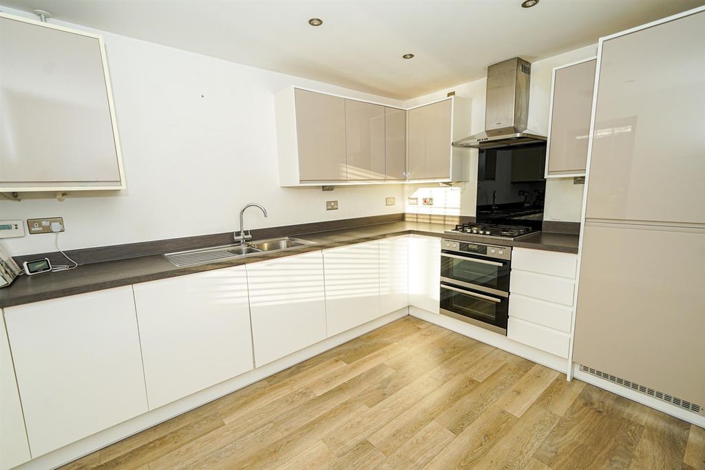 Property photo 3 of 17 Dsc06552-2-2.Jpg