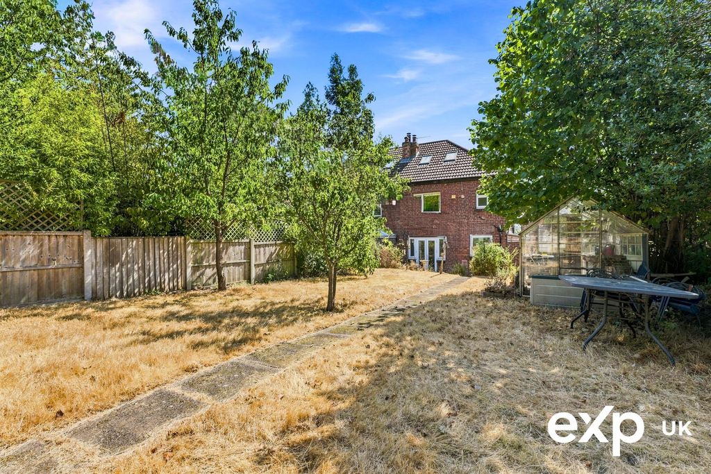 Property photo 2 of 31