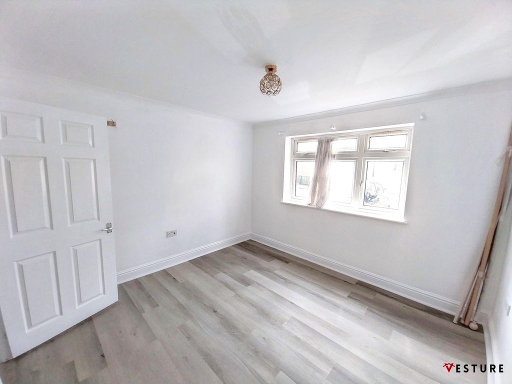 Property photo 3 of 16 Photo