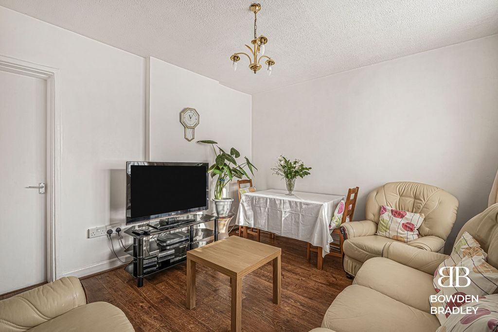 Property photo 3 of 23