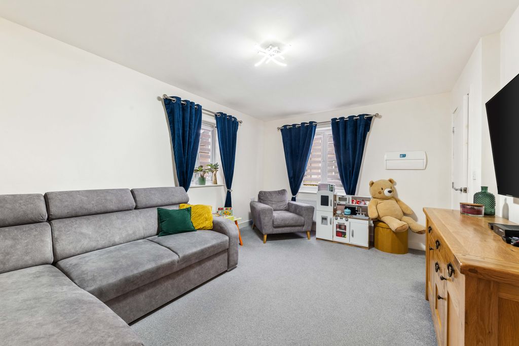 Property photo 2 of 19