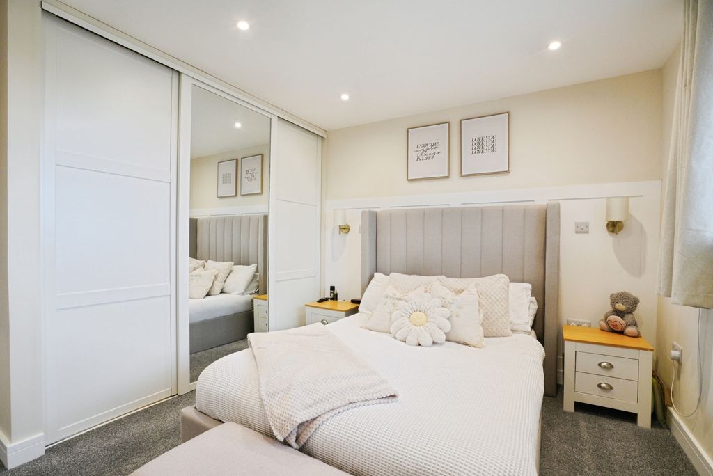 Property photo 3 of 17 Photo