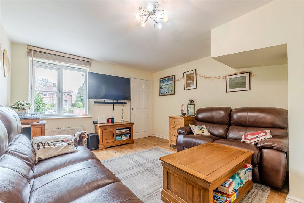 Property photo 3 of 14 Lounge