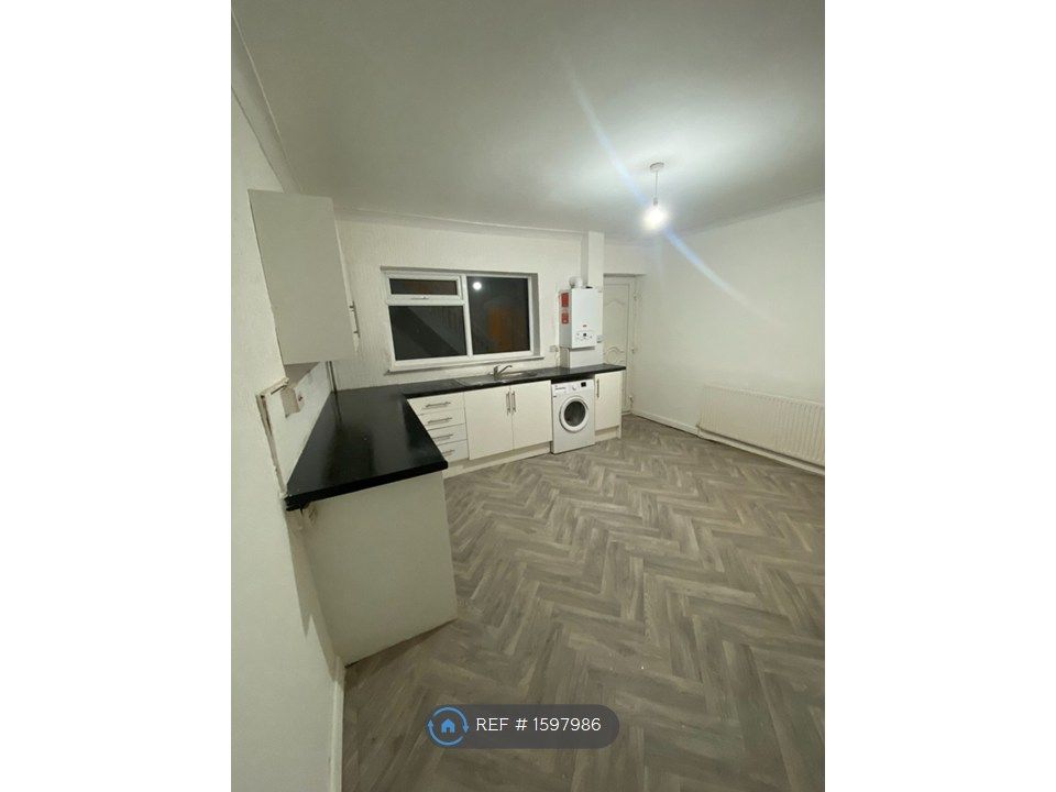 Property photo 3 of 10 Eat In Kitchen