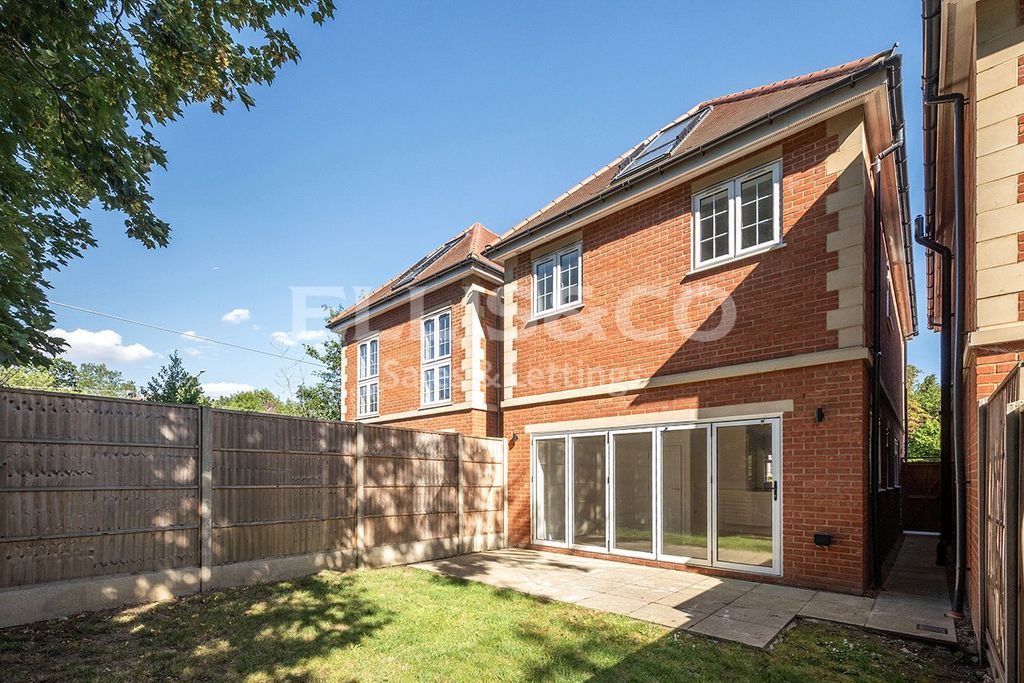 Property photo 3 of 19 Picture No. 20