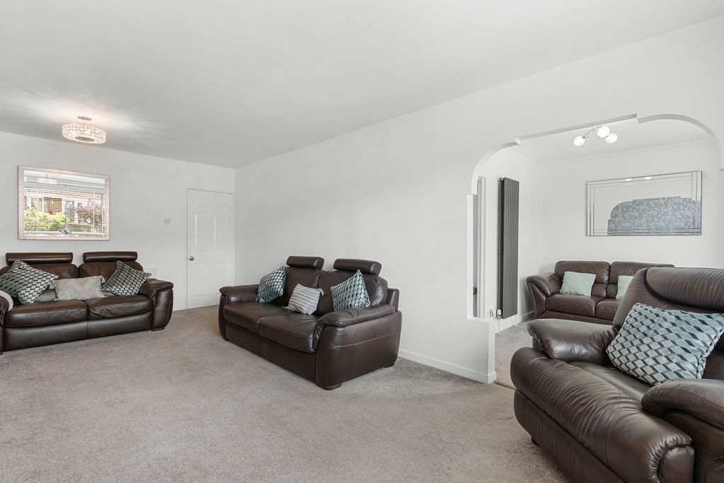 Property photo 3 of 18 4319774