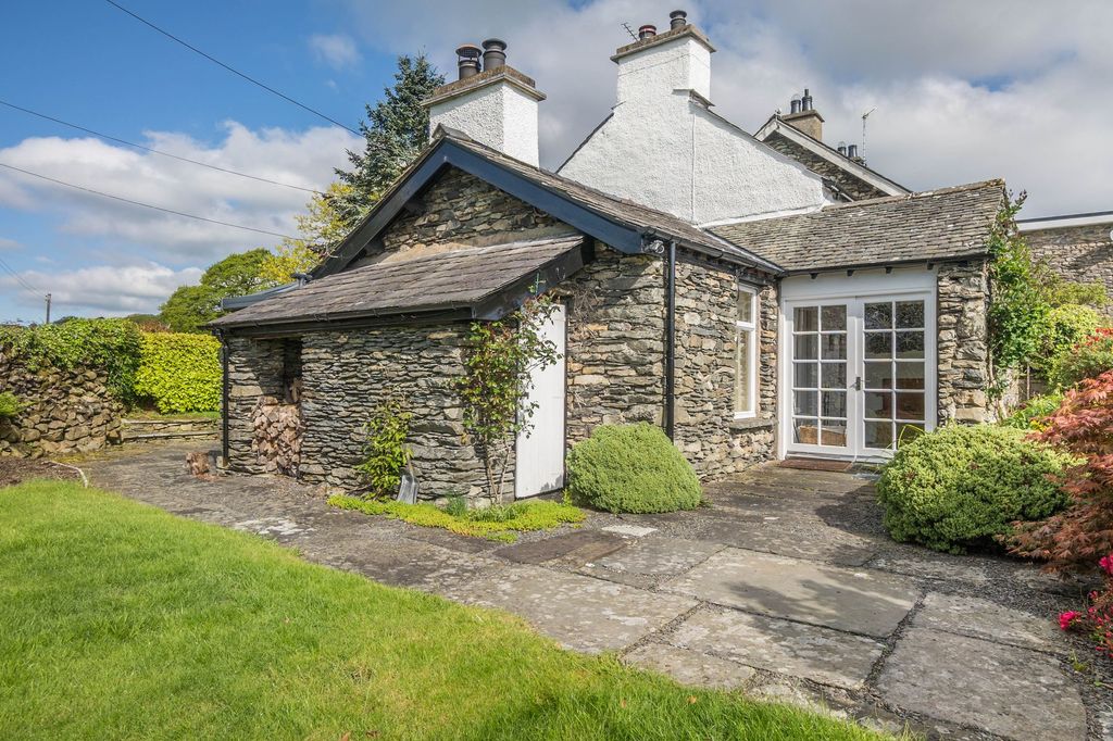 Property photo 2 of 27