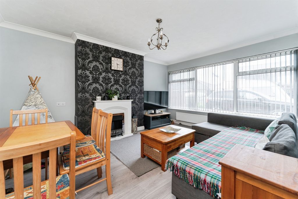 Property photo 3 of 17