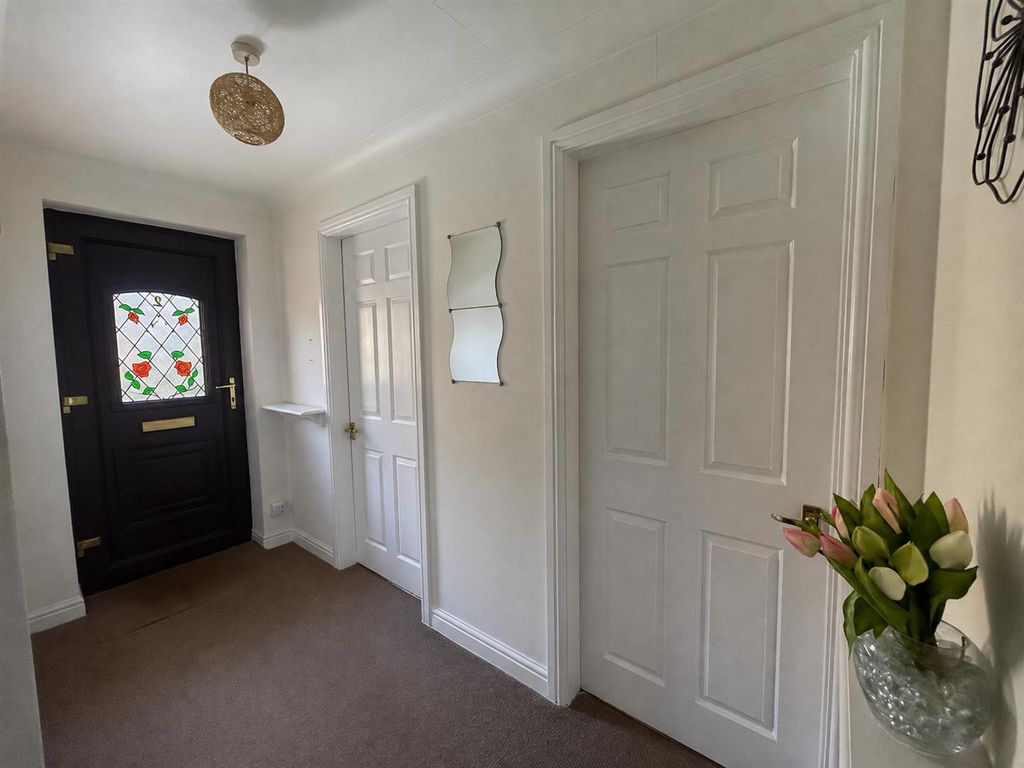 Property photo 2 of 24 Entrance Hall