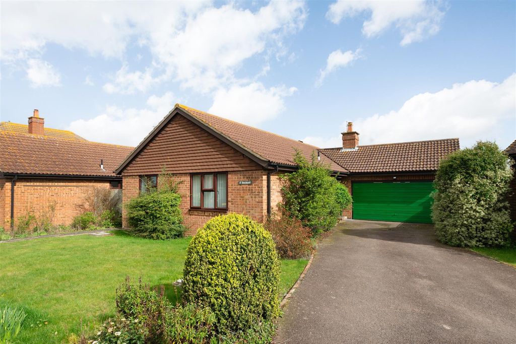 Property photo 1 of 13 Beechcroft, Chestfield, Whitstable