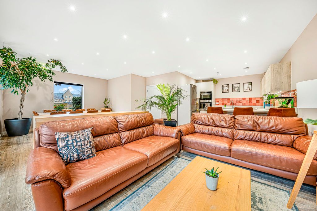 Property photo 3 of 26