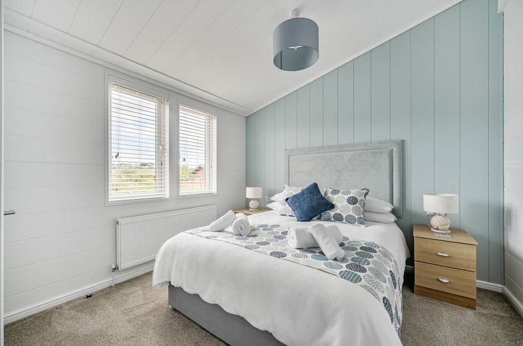 Property photo 1 of 21 1324170-9-6888Dca...