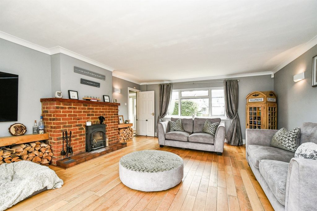 Property photo 2 of 20