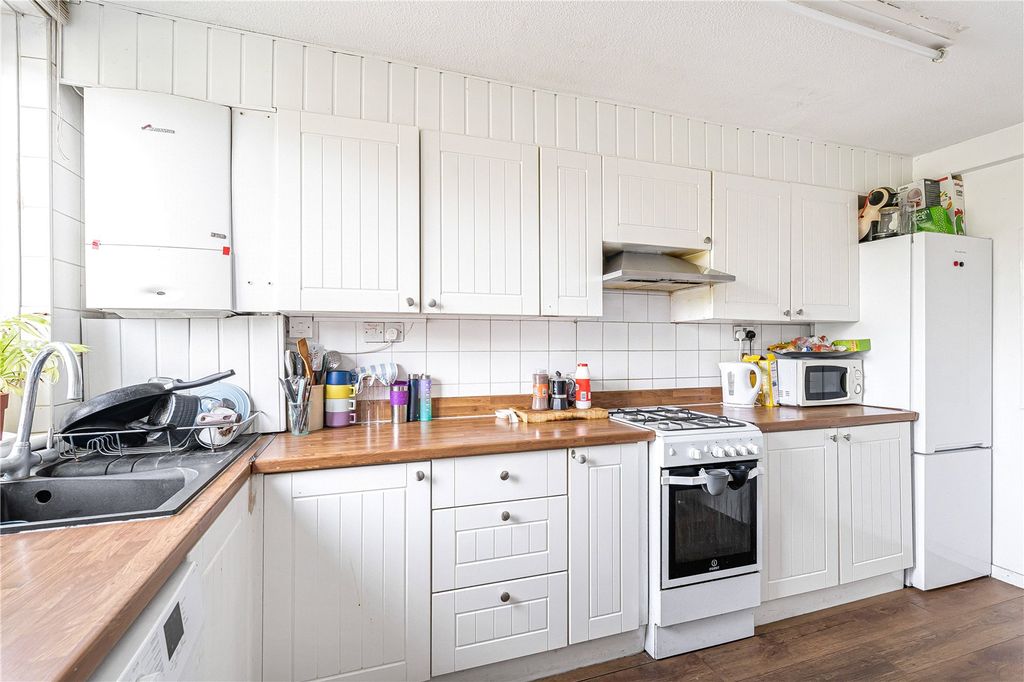 Property photo 3 of 14 Kitchen