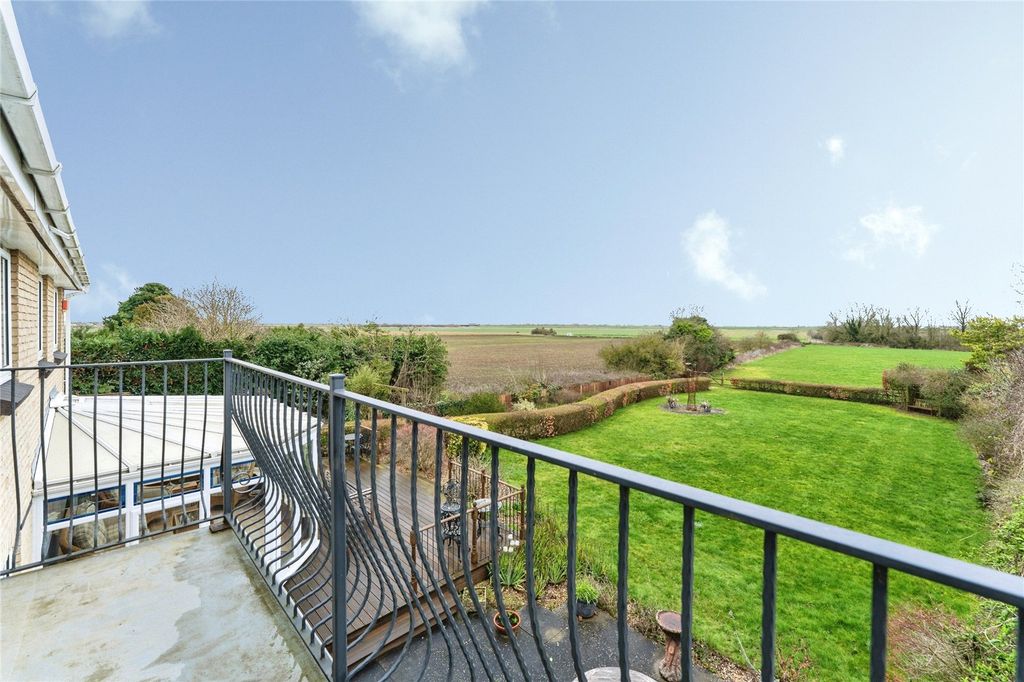 Property photo 3 of 54 Picture No. 02