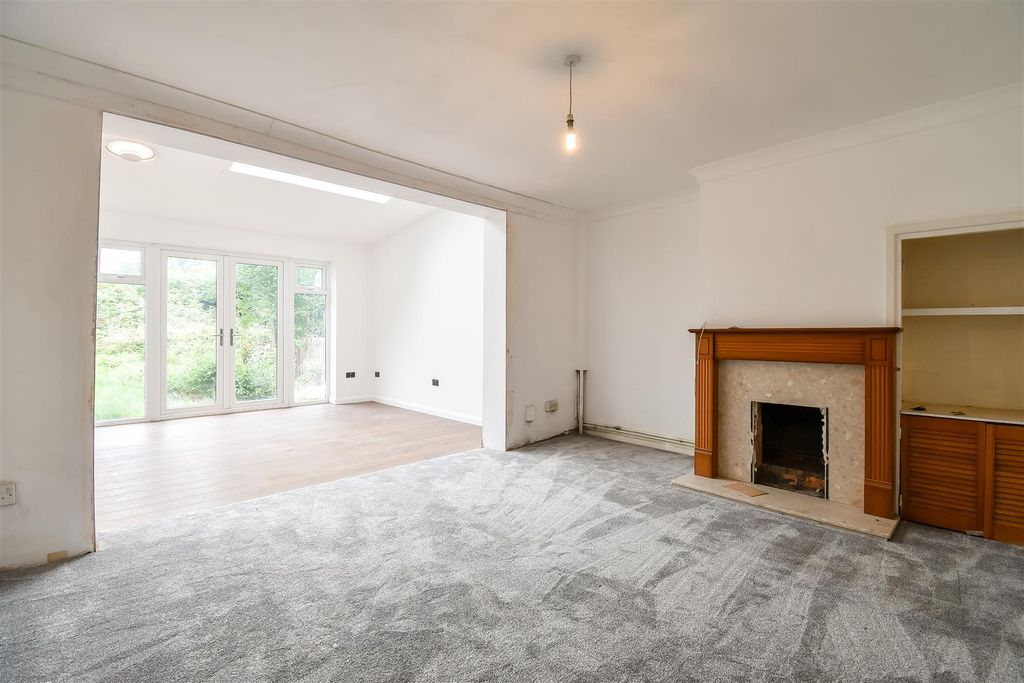 Property photo 3 of 24 Sitting Room