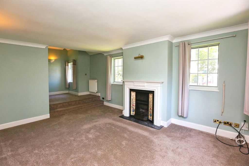 Property photo 3 of 23