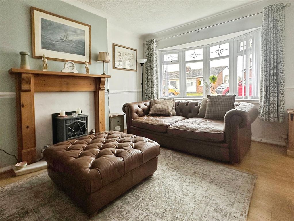 Property photo 2 of 16 Lounge.Jpg