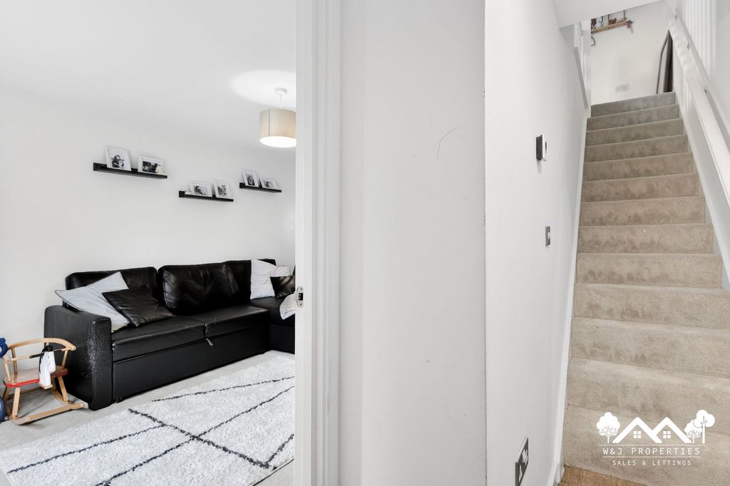 Property photo 2 of 37