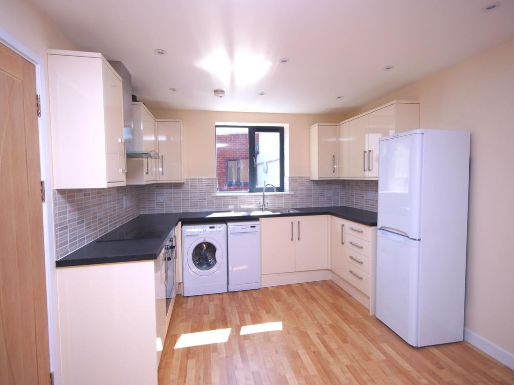 Property photo 1 of 7 Kitchen