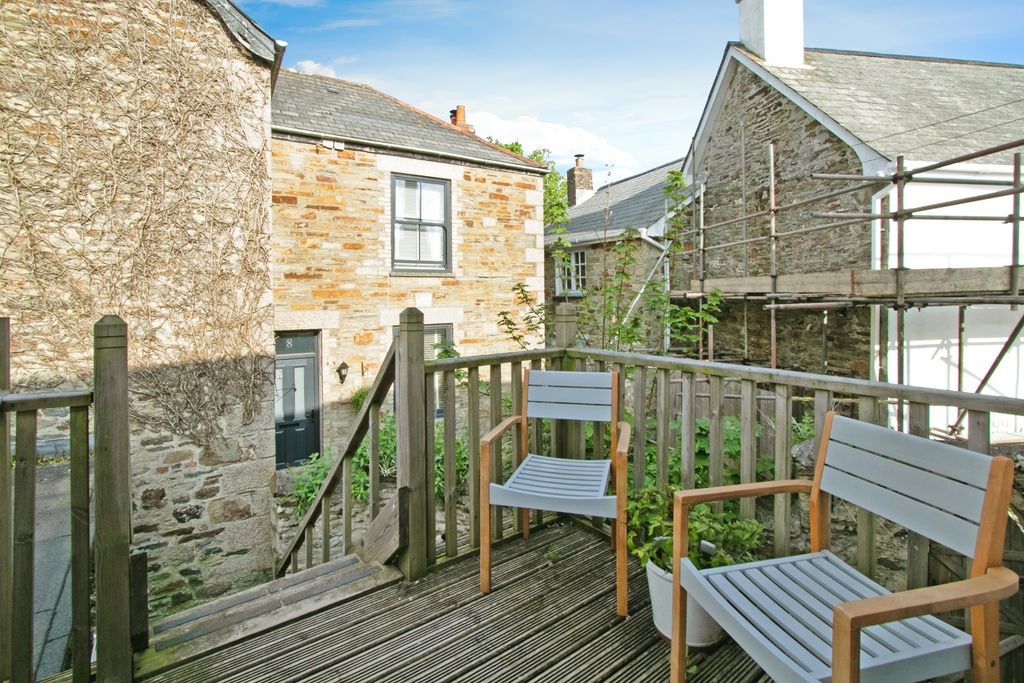 Property photo 3 of 17 Photo