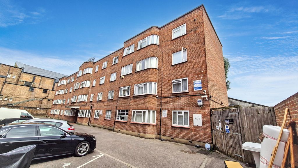 Property photo 1 of 8 Flat 47 Bridge Court, Lea Bridge Road, Leyton, London, E10 7Js