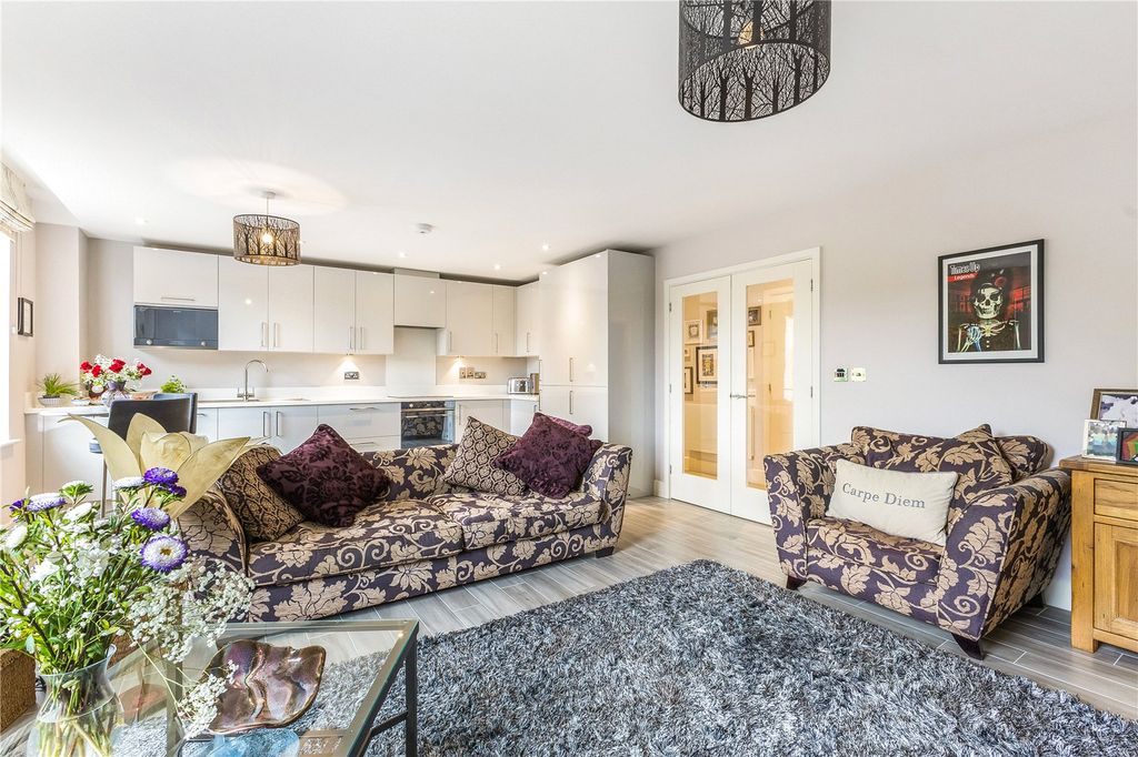 Property photo 3 of 11 Sitting Room/Kitchen