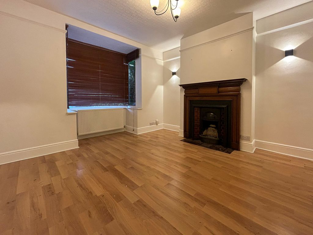 Property photo 2 of 18 Lounge