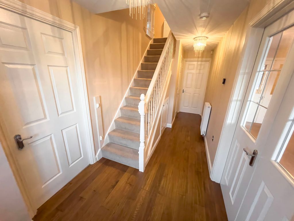 Property photo 2 of 16 Hallway