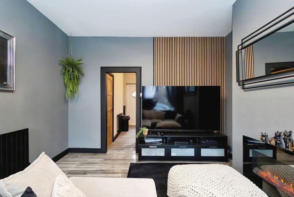 Property photo 2 of 17 Pbox-Img.Jpg