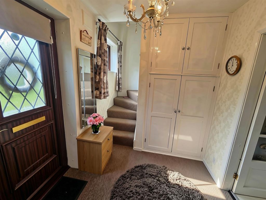 Property photo 2 of 12 Clumber - Hallway.Jpg