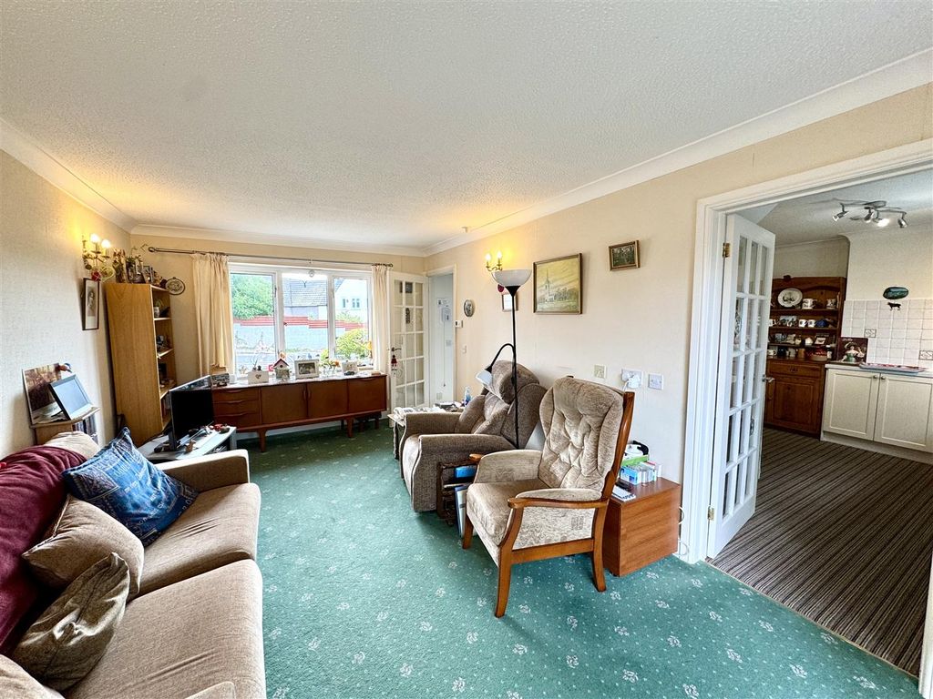 Property photo 3 of 15 Sitting Room