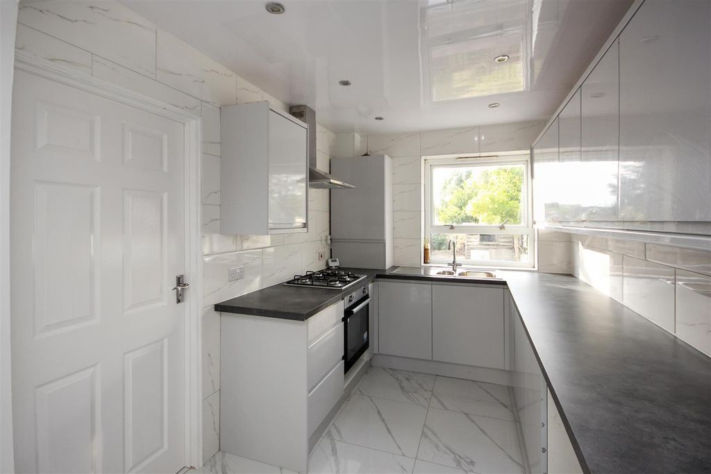 Property photo 3 of 13 Kitchen 1.Jpg