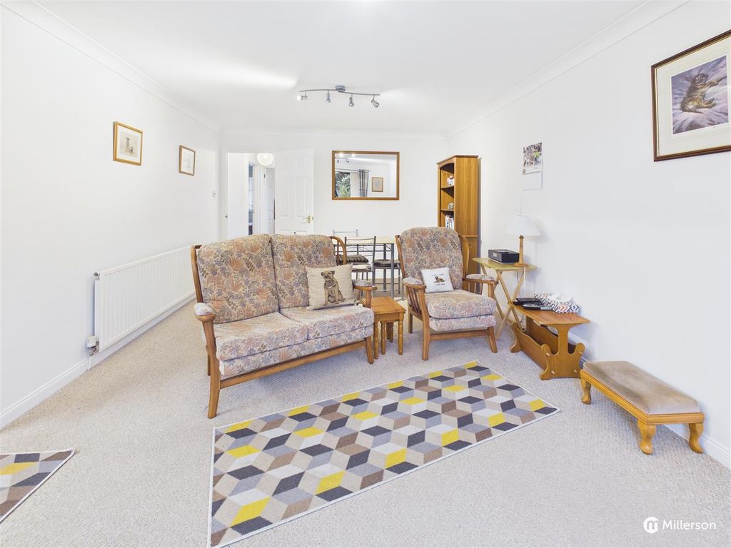 Property photo 3 of 20 Lounge Diner