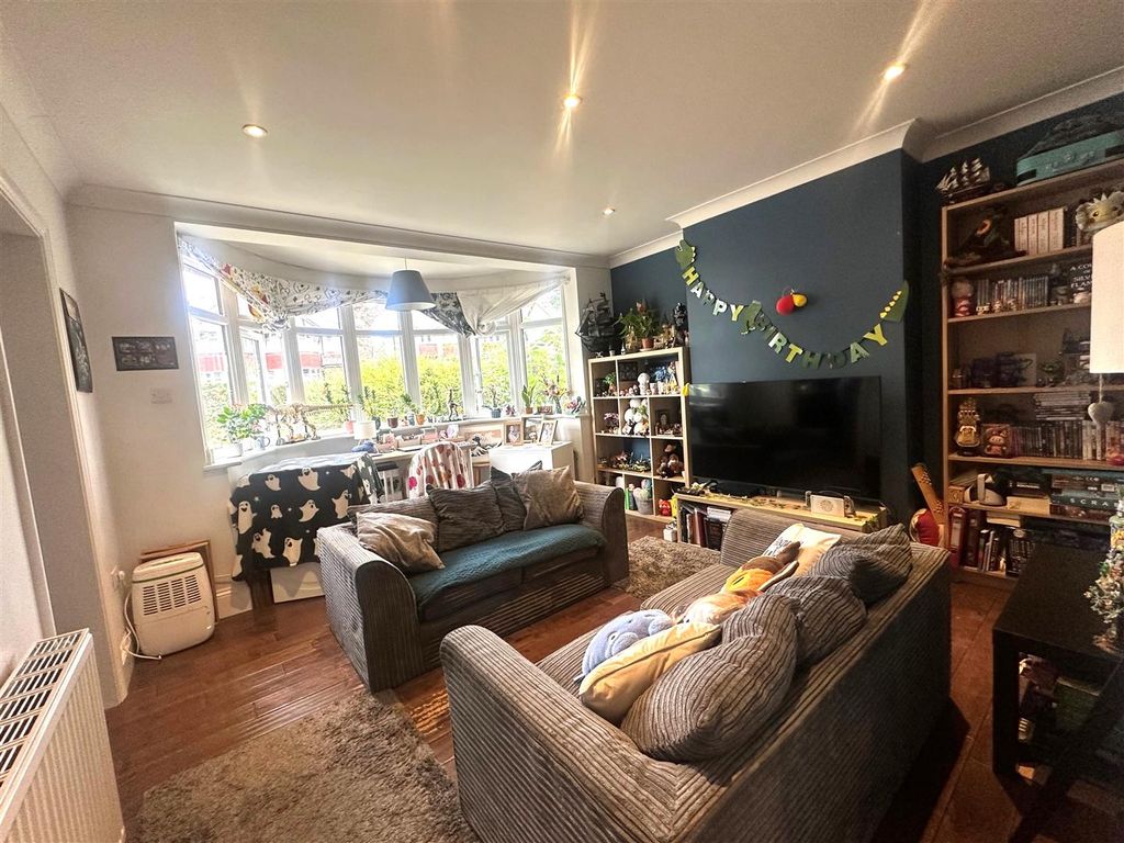 Property photo 2 of 6 Coopers Estate Agents