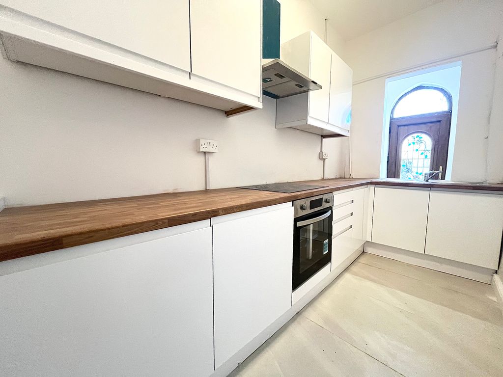 Property photo 1 of 11 Kitchen