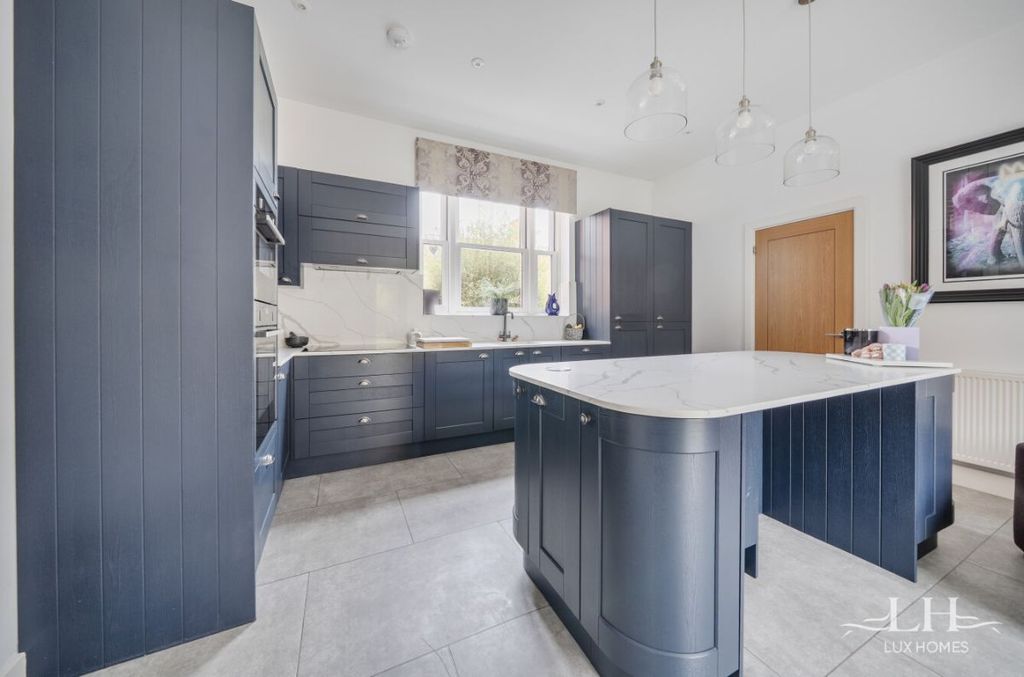 Property photo 3 of 21