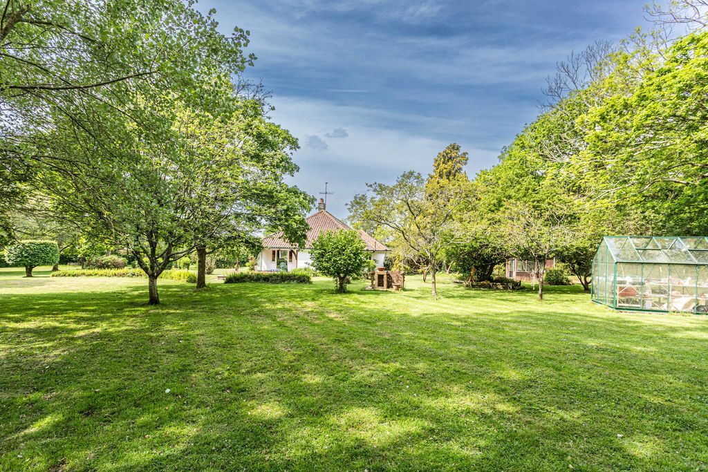 Property photo 3 of 35 Photo 8