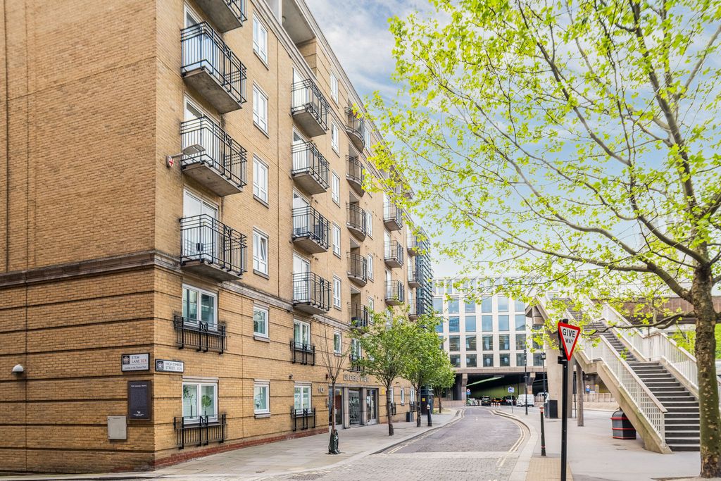 Property photo 1 of 18