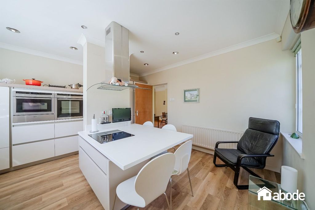 Property photo 3 of 46