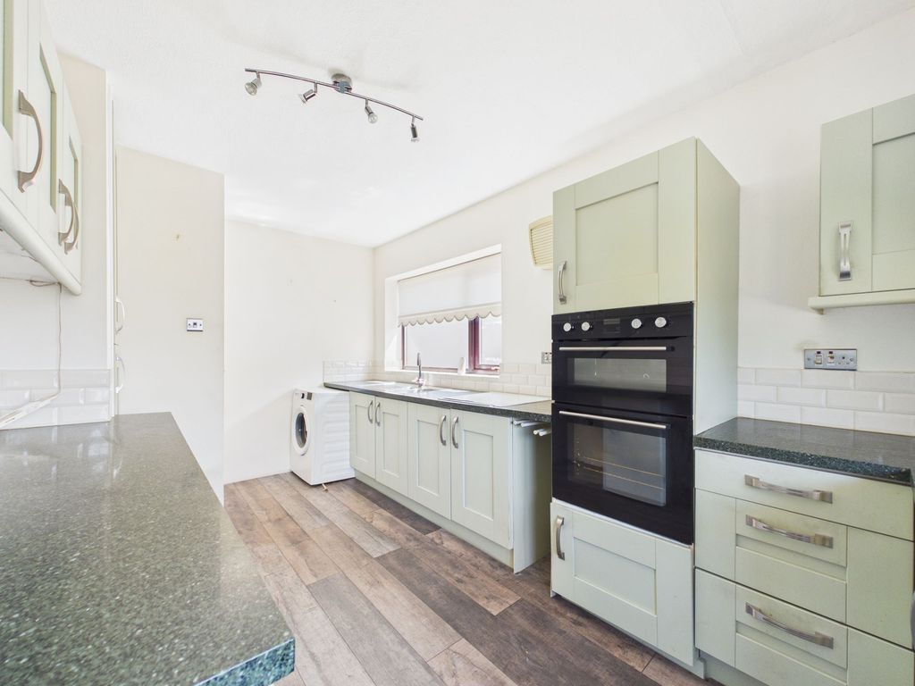 Property photo 3 of 14 Kitchen