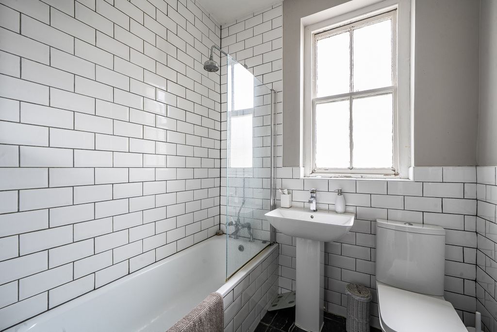 Property photo 2 of 9 1466009-11-6A0d95...